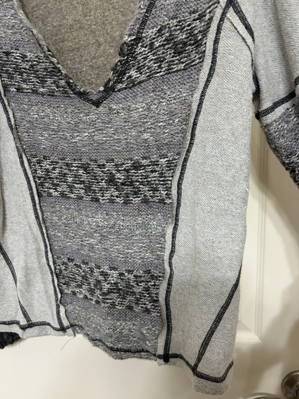 Lightweight Gray Striped V Neck Sweater Summer Beach Vibes Exposed Seams - Picture 9 of 14
